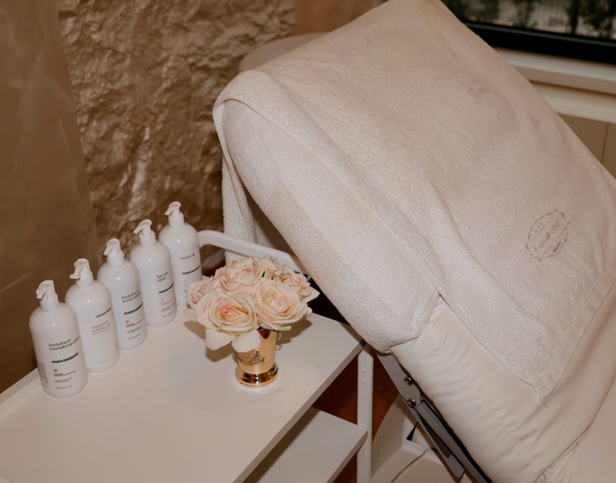 Ležaljka za tretmane lica sa kozmetikom, Beauty Ambassade